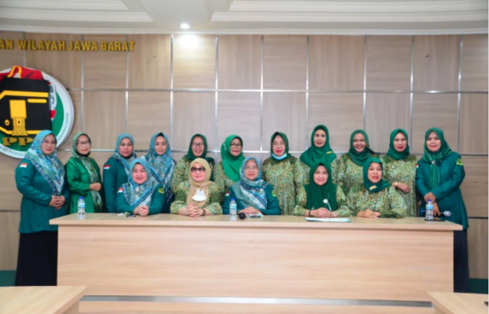 Ketua Pimpinan Wilayah Wanita Persatuan Pembangunan (PW WPP) Provinsi Sulawesi Selatan (Sulsel), Andi Nurhidayati memboyong pengurusnya ke Bandung Jawa Barat, Selasa (14/12/2021).