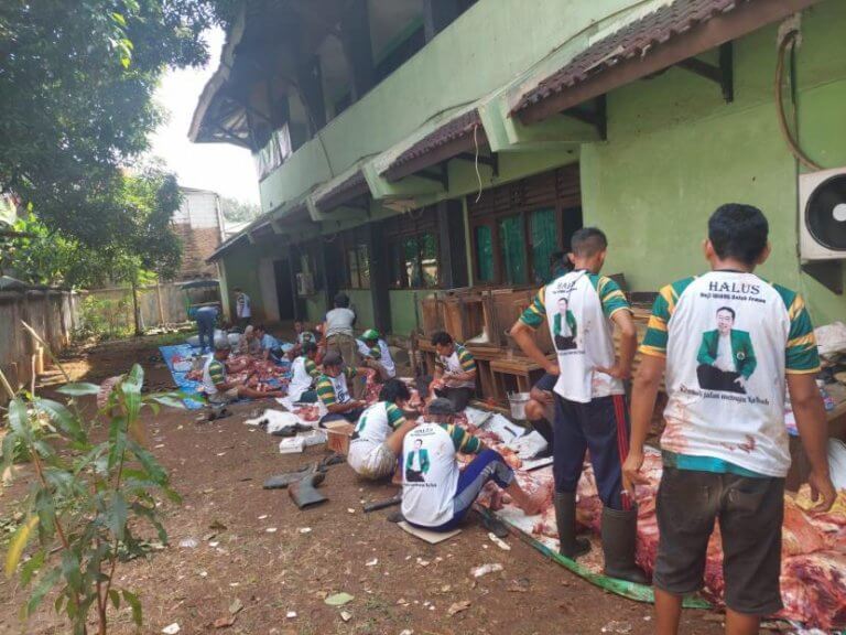 PPP Jakarta Bagikan Ribuan Paket Daging Kurban Pada Masyarakat