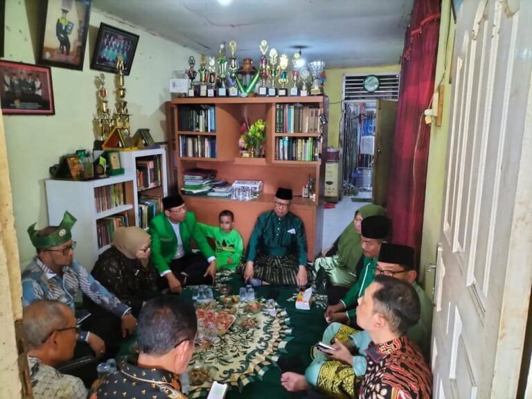 Istiqomah Memperjuangkan PPP, Plt Ketum Mardiono Berikan Hadiah Motor Kepada Kader