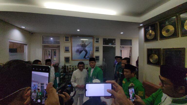 Silaturrahmi ke Raja Dangdut, Mardiono Ajak Rhoma Irama Kembali Berjuang Bersama PPP