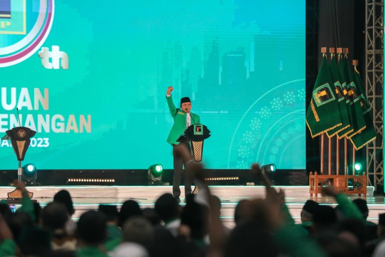 Dihadpan Presiden Jokowi, Plt Ketua Umum Perkenalkan Tokoh Yang Bergabung Dengan PPP