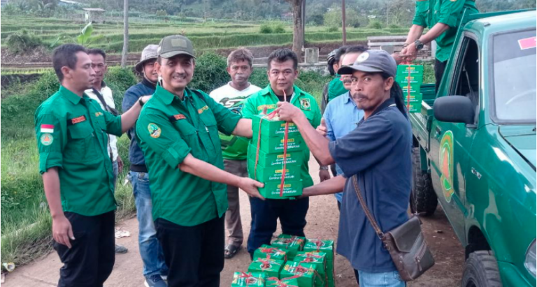 PPP Jabar Salurkan Bantuan Untuk Masyarakat Terdampak Banjir Bandang Di Garut