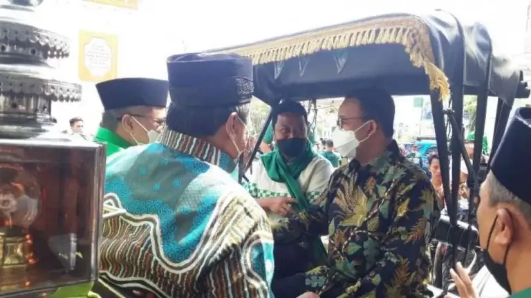 Diarak Naik Kereta Kuda di Yogyakarta Anies Di Elu-elukan di Capres