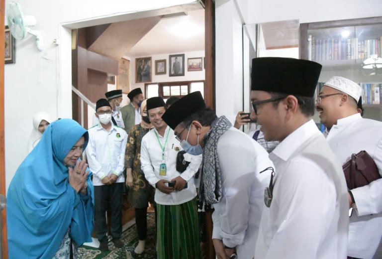 Hadiri Harlah PPP, Gus Yahya dan Suharso Disambut Istri KH Hasyim Muzadi