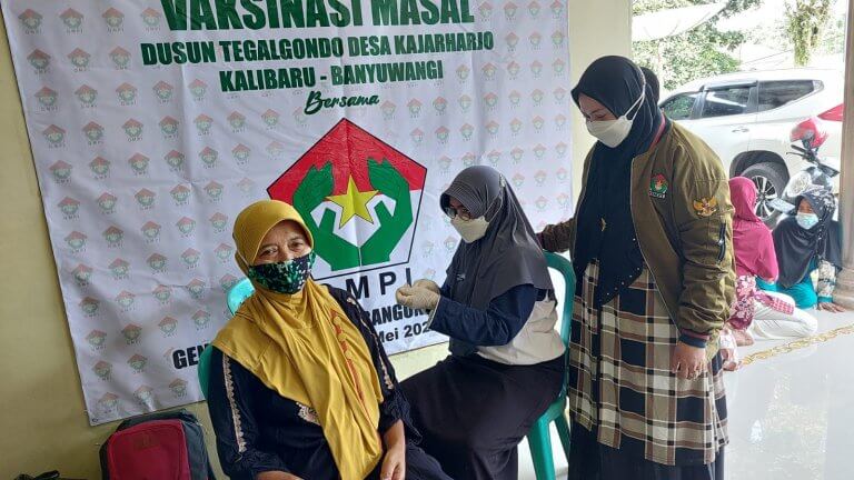 Muslimah GMPI Gelar Vaksin Booster untuk Ratusan Warga