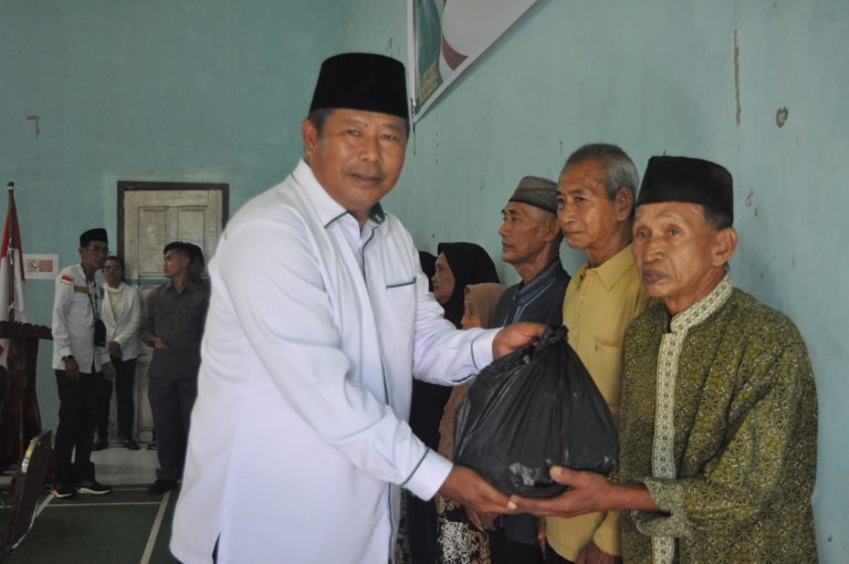 PPP Kepri Rayakan HUT RI KE 77 Dengan Bebagi Sembako Kepada Masyarakat