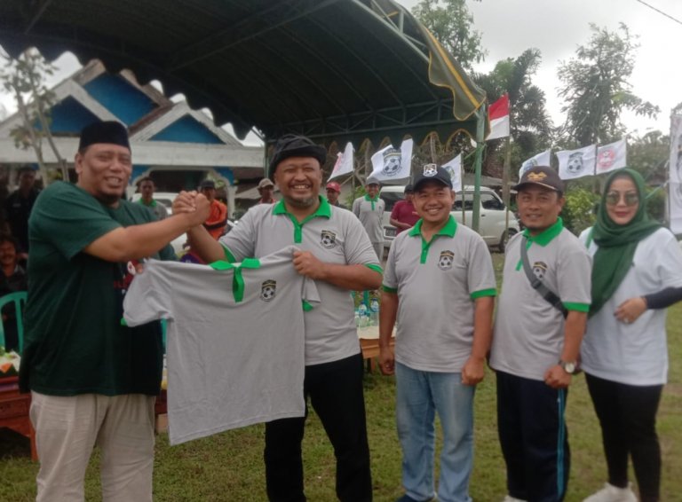 Wujud Kepedulian Pada Sepak Bola, PPP Blitar Resmikan ‘PeTiga Football School’