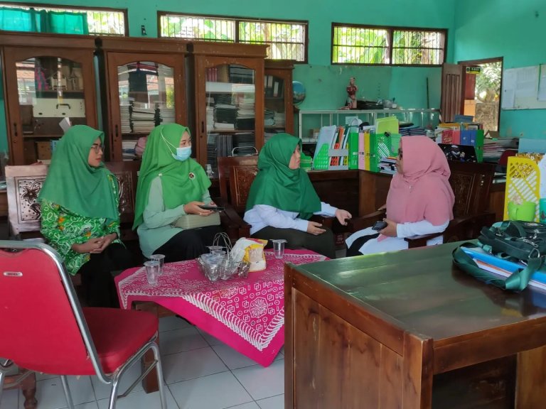PPP Magetan Berikan Beasiswa Kepada 34 Siswa Anak Yatim di MI Mambaul Huda