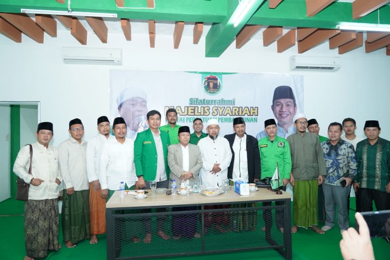 KH.Mustofa Aqil Siradj Ajak Kiai dan Santri Menangkan PPP Pada Pemilu 2024