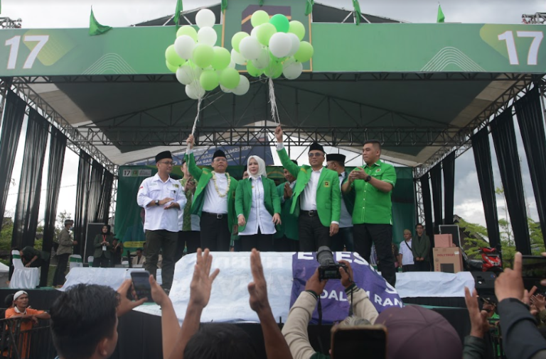 Ribuan Masa Hadiri Harlah PPP ke 50 Tahun di Tasikmalaya