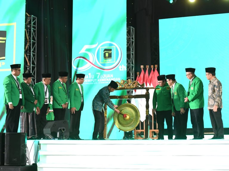 Presiden Jokowi Hadiri Puncak Peringatan Harlah ke-50 PPP