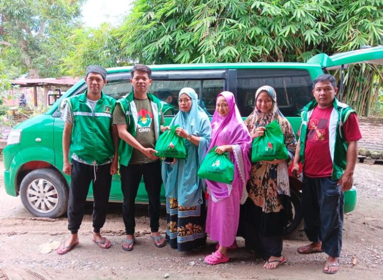 Berkah Ramadhan, GMPI Sidrap Bagikan Ratusan Paket Sembako