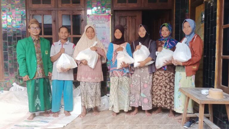 Fraksi PPP Salurkan Ribuan Paket Sembako kepada Warga Madura