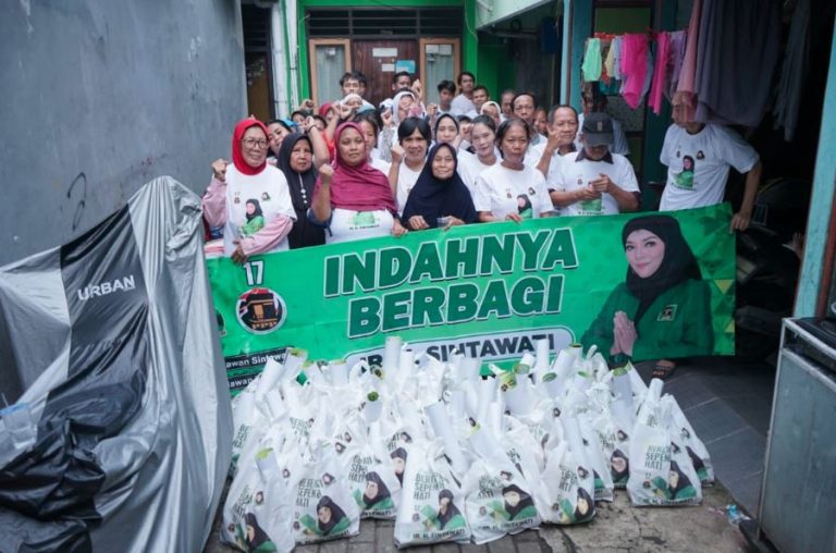 Sukarelawan Bacaleg DPR Sintawati Bagikan Bantuan untuk Warga di Jaksel