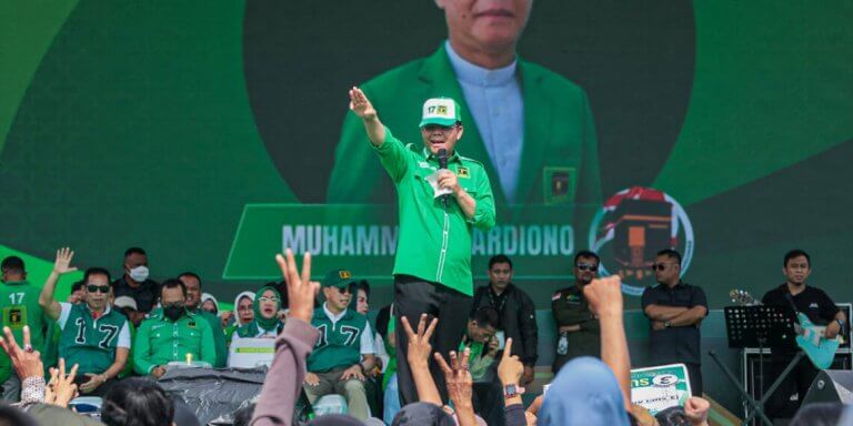 Puluhan Ribu Masyarakat Sultra Hadiri Kampanye Akbar PPP, Mardiono: Momentum Kebangkitan